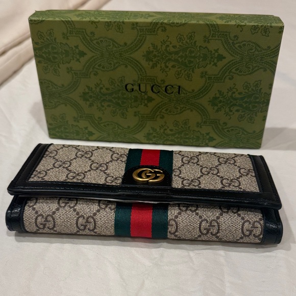 Gucci Beige and Black Wallet with Red-Green Stripe - Picture 1 of 9